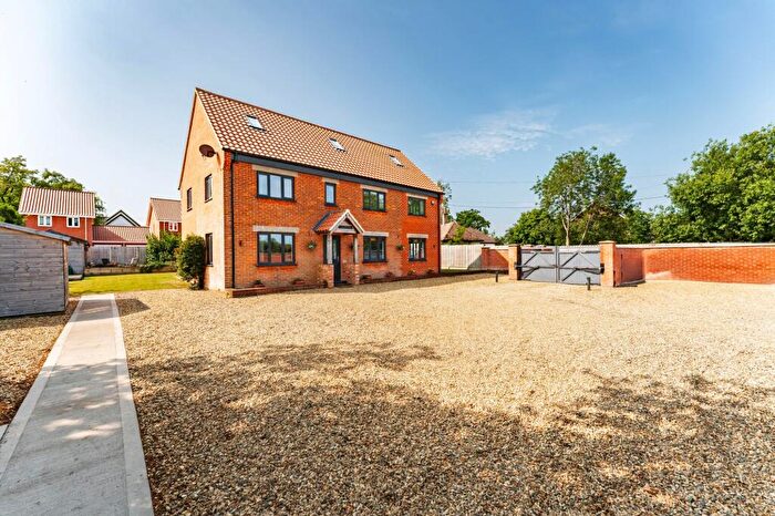 5 Bedroom Detached House For Sale In Main Road, Little Fransham, NR19