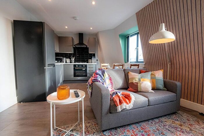1 Bedroom Flat To Rent In Queens Crescent, Kentish Town, NW5