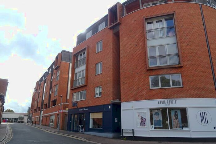 2 Bedroom Apartment To Rent In Castle Quay, Bedford, MK40