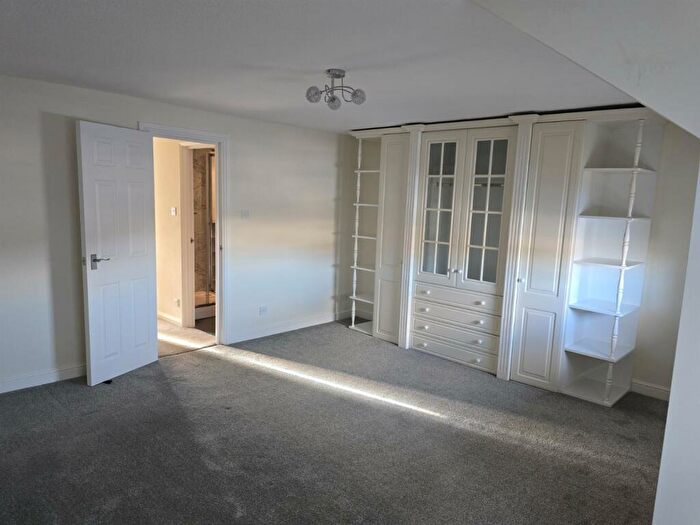 4 Bedroom Town House To Rent In Mulberry Close, Conwy, LL32
