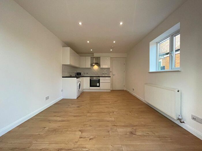 1 Bedroom Flat To Rent In Bedroom Flat For Rent London, N15