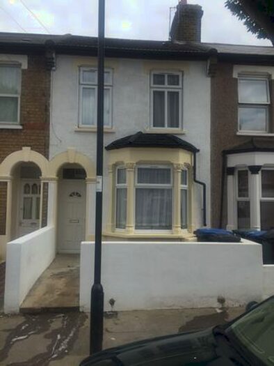 1 Bedroom Flat To Rent In Bulwer Road, Edmonton, N18