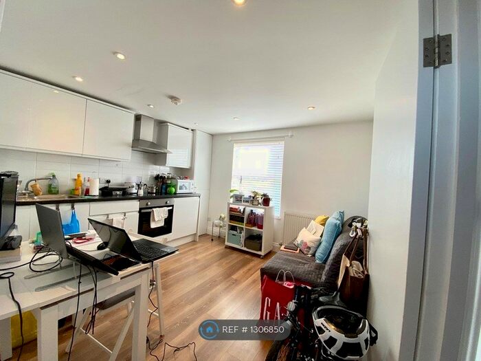 1 Bedroom Flat To Rent In London, London, N11