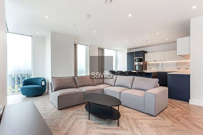 3 Bedroom Flat To Rent In Bankside Boulevard, Salford, Greater Manchester, M3