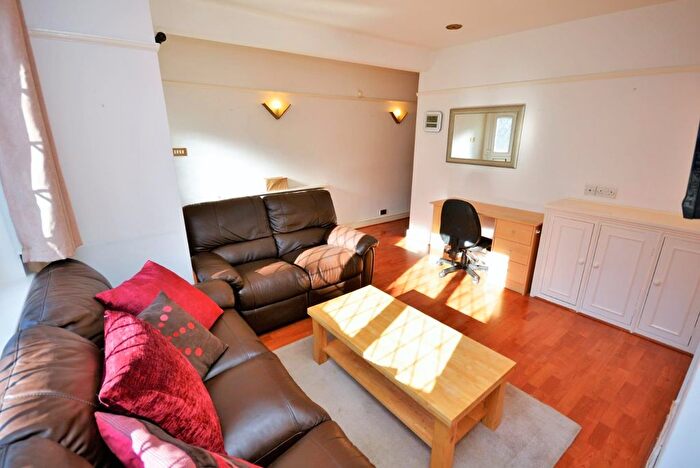 1 Bedroom Flat To Rent In Kimble Road, Colliers Wood, London, SW19