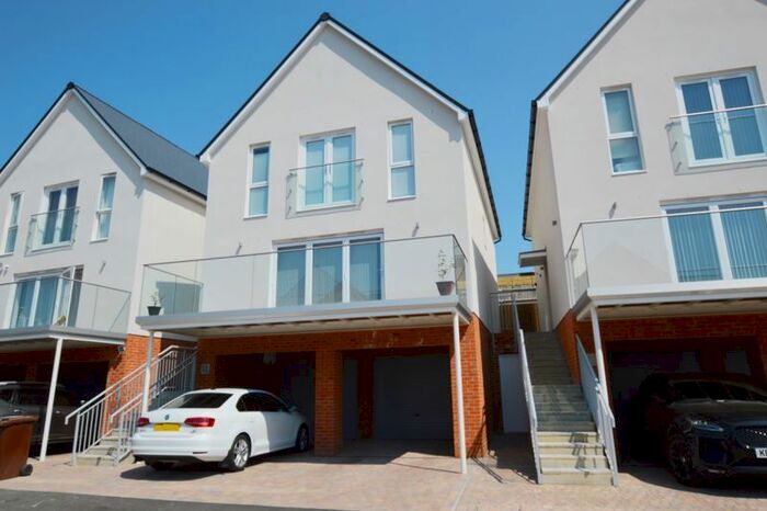 3 Bedroom Detached House To Rent In Bedroom Bathroom Detached House, Bramling Crescent, Tunbridge Wells, TN2