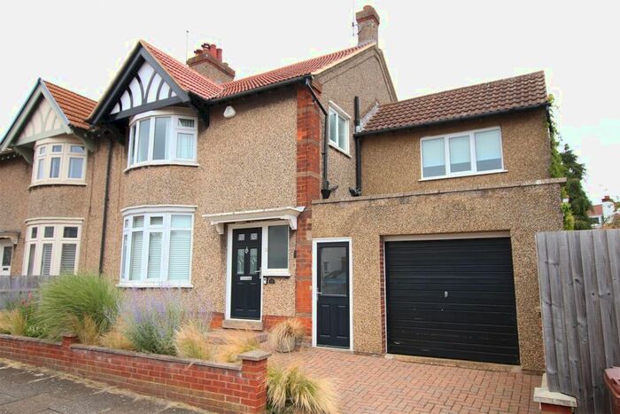 4 Bedroom Property To Rent In Meadway, Abington, Northampton, NN3
