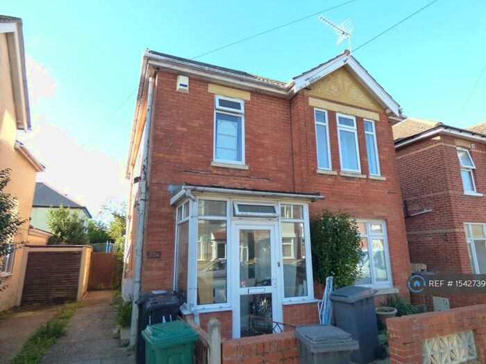 3 Bedroom Flat To Rent In Hankinson Road, Bournemouth, BH9