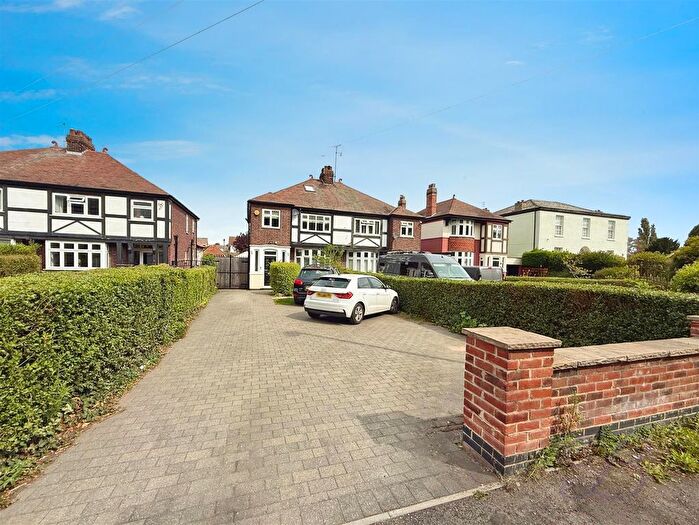 4 Bedroom Semi-Detached House For Sale In Welham Road, Retford, DN22