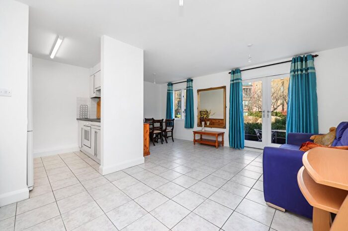 1 Bedroom Flat To Rent In Kempton Court, Whitechapel, E1