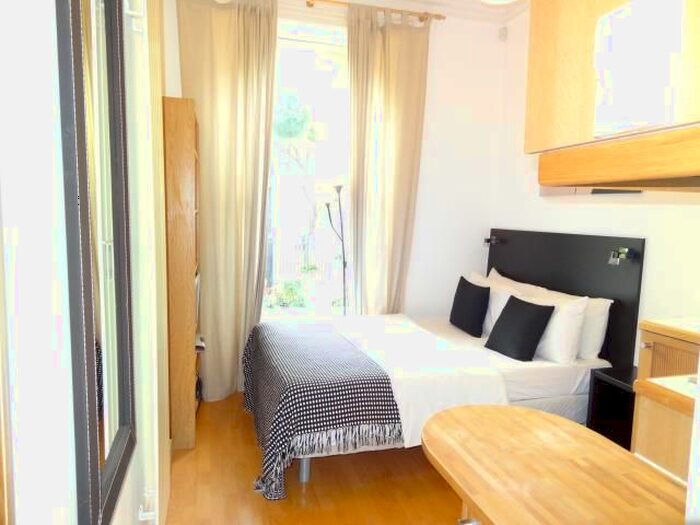 Studio To Rent In Cartwright Gardens, Bloomsbury, London, WC1H