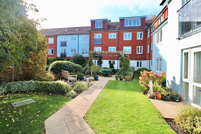 1 Bedroom Property For Sale In North Close, Lymington, SO41