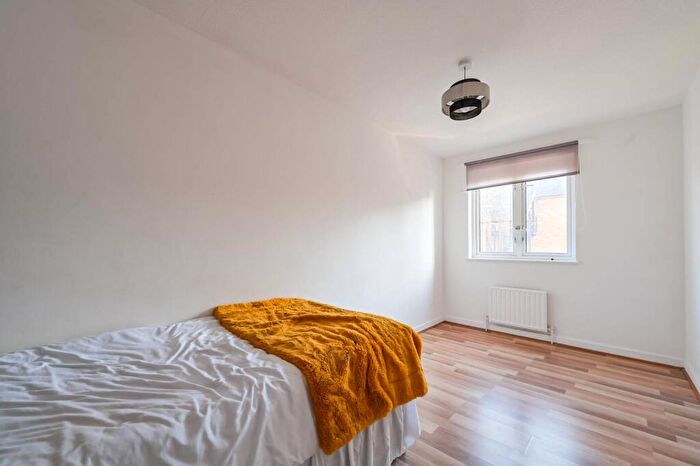 2 Bedroom Flat To Rent In Bow Road, Bow, London, E3