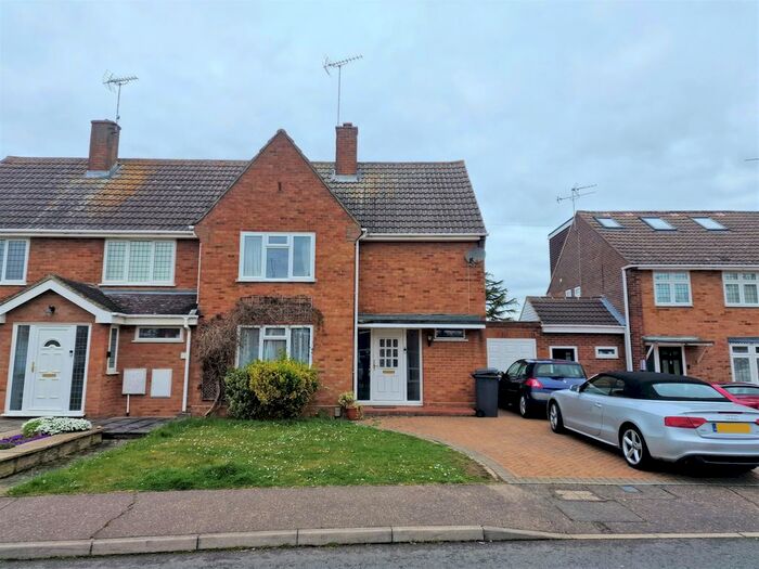 3 Bedroom Semi-Detached House To Rent In Ravensbourne Drive, Chelmsford, CM1