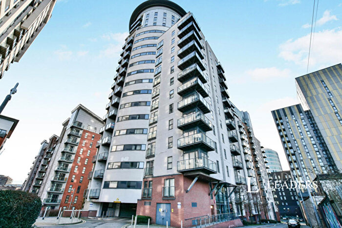 Flat To Rent In Fernie Street, Manchester, M4