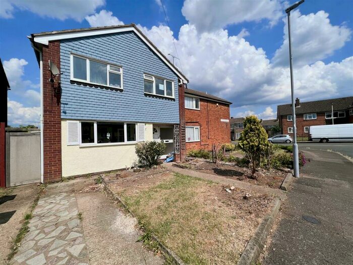 3 Bedroom House To Rent In Percheron Drive, Luton, LU4