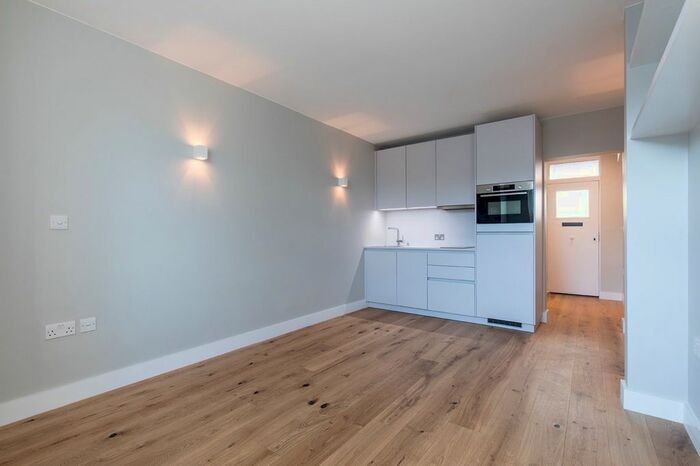 Studio To Rent In Russell Road, London, N13