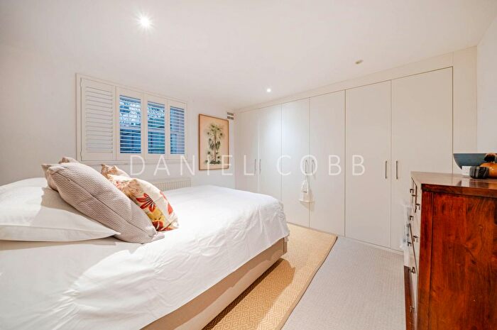 2 Bedroom Flat For Sale In Kennington Lane, London, SE11