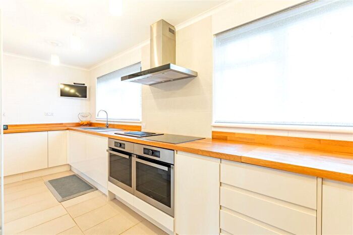 4 Bedroom Detached House For Sale In Speen Place, Speen, Newbury, Berkshire, RG14