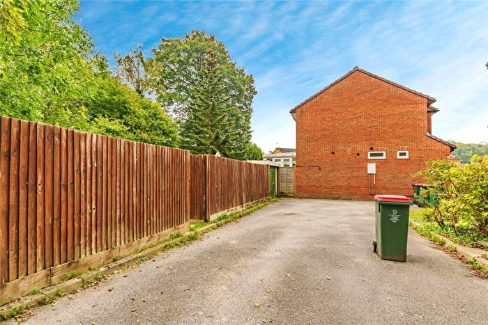 1 Bedroom End Of Terrace House For Sale In Jersey Road, Crawley, West Sussex, RH11