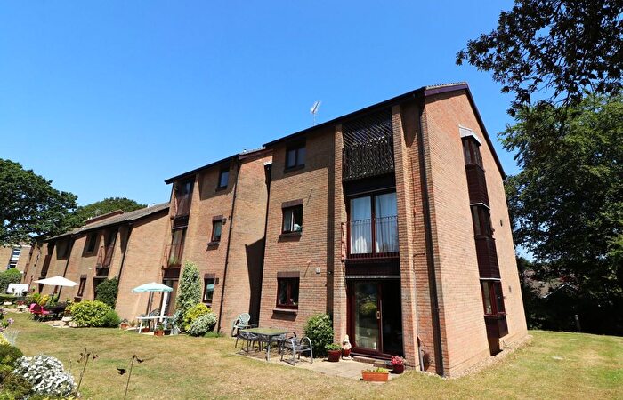2 Bedroom Flat For Sale In Victoria Road, Netley Abbey, SO31