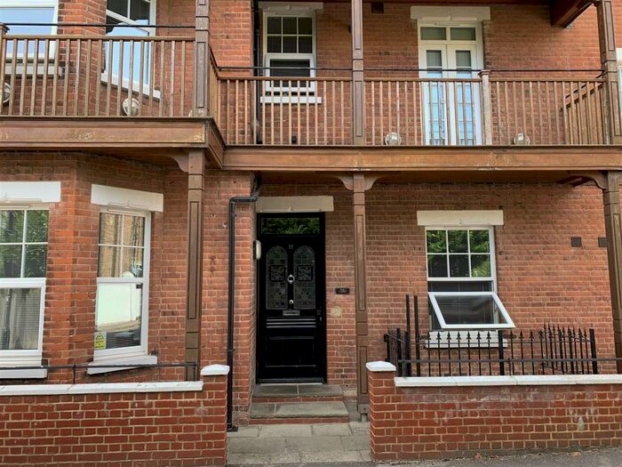 2 Bedroom Flat To Rent In Chandos Road, Broadstairs, CT10