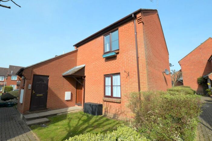 1 Bedroom Flat To Rent In St Leonard's Court, Sandridge, AL4