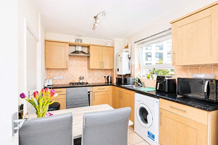 2 Bedroom Maisonette For Sale In Abbey Street, London, SE1