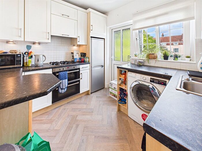 2 Bedroom Flat To Rent In Lebanon Court, Twickenham, TW1