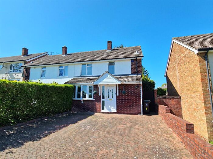 3 Bedroom Semi Detached House For Sale In Robin Hill, Bedford, MK41