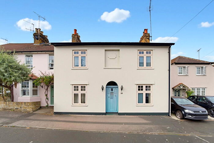 4 Bedroom Detached House For Sale In Anderson Road, Weybridge, KT13