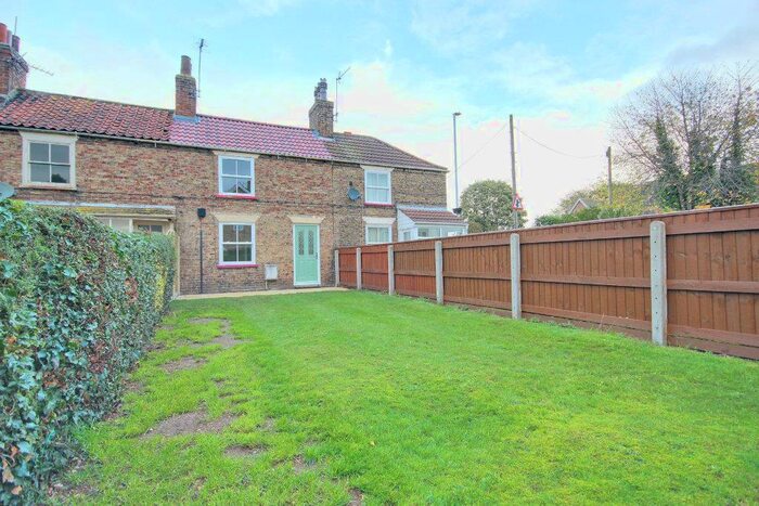 2 Bedroom House To Rent In South Street, Leven, Beverley, HU17