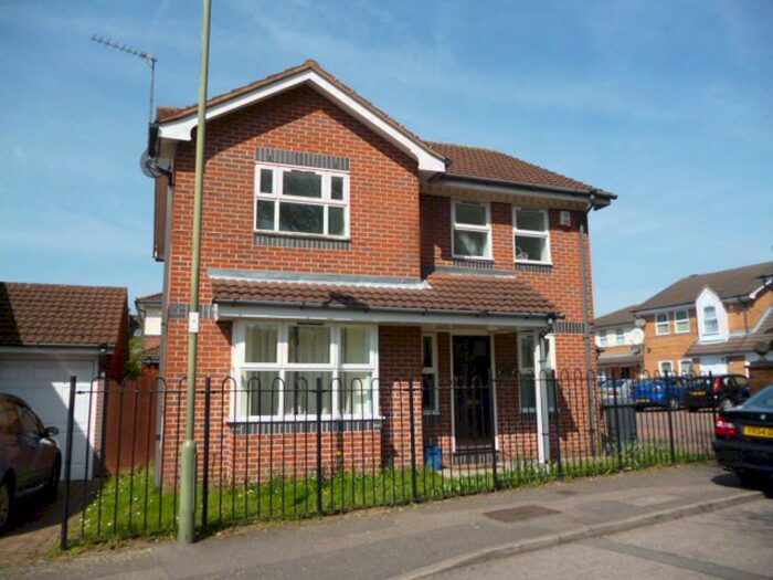 4 Bedroom Detached House To Rent In Tayside Drive, Edgware, HA8