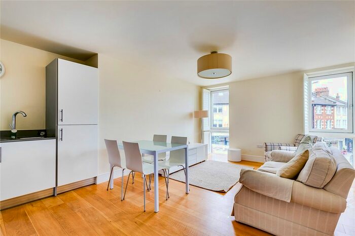 2 Bedroom Flat To Rent In Chelsea House, - White Hart Lane, London, SW13