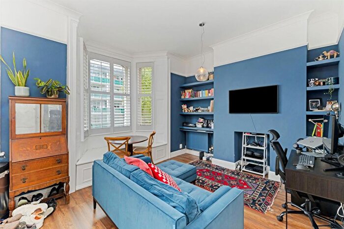 1 Bedroom Flat To Rent In Cornwall Crescent, London, W11