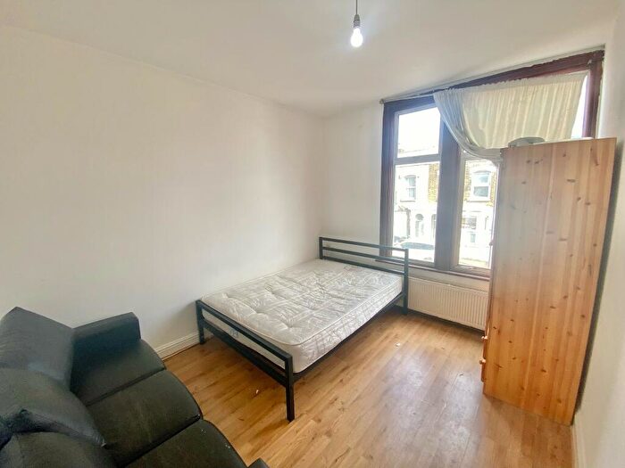 2 Bedroom Apartment To Rent In High Road Leytonstone, E11