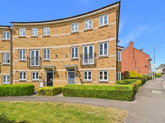 3 Bedroom Town House For Sale In Dent Close, Northampton, NN5