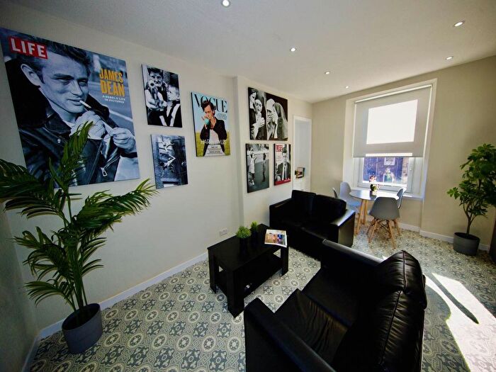 2 Bedroom Flat To Rent In Pitfour Street, Dundee, DD2