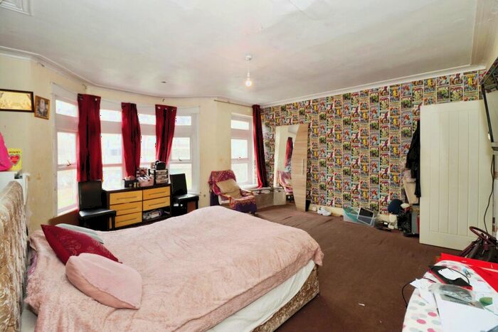 3 Bedroom Terraced House For Sale In Stapleton Road, Bristol, BS5