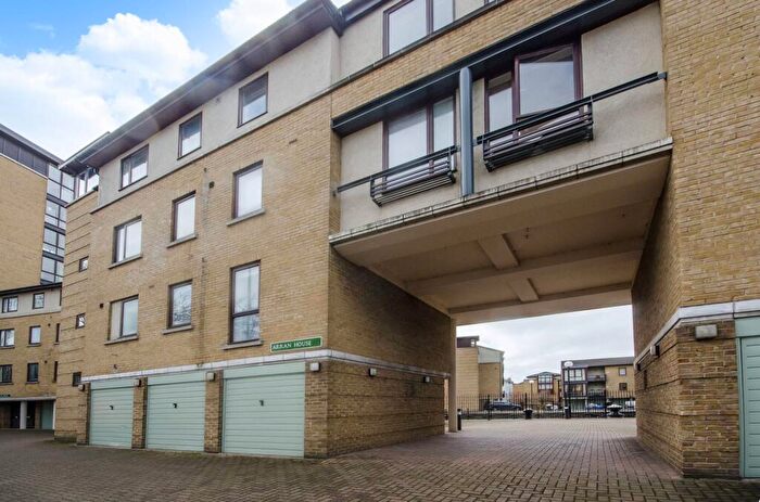 2 Bedroom Flat To Rent In Arran House, Canary Wharf, London, E14