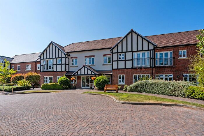 2 Bedroom Flat For Sale In Four Ashes Road, Bentley Heath, Solihull, B93