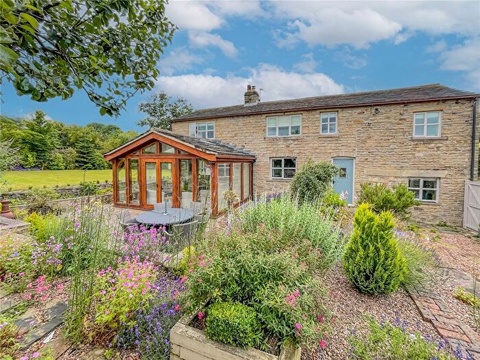 4 Bedroom Detached House For Sale In Station Road, Skelmanthorpe, Huddersfield, HD8