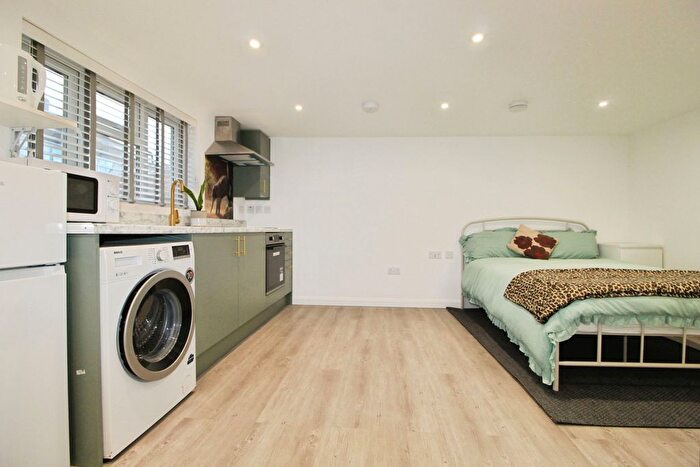 1 Bedroom Studio To Rent In Hatton Road, Feltham, TW14