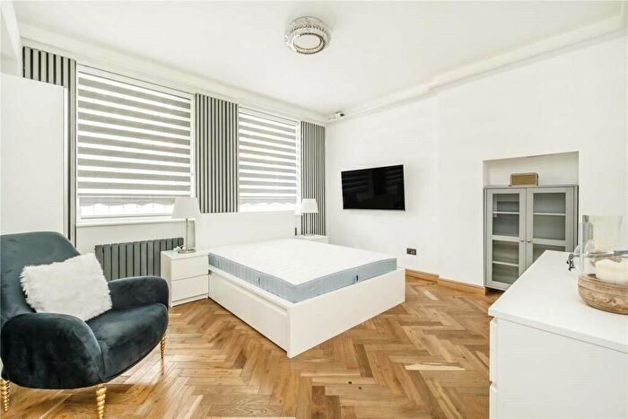 1 Bedroom Flat To Rent In Campden Hill Road, London, W8