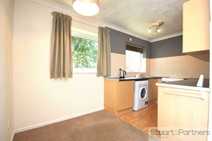 1 Bedroom Flat To Rent In Silverdale Road, Burgess Hill, RH15
