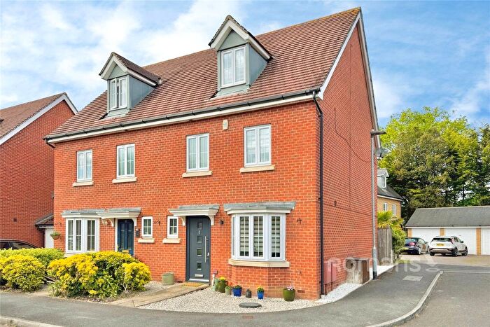 4 Bedroom Semi Detached House For Sale In Alford Close, Sandhurst, Berkshire, GU47