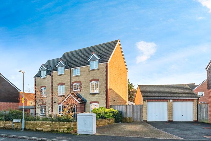 6 Bedroom Detached House For Sale In Mustang Way, Swindon, SN5