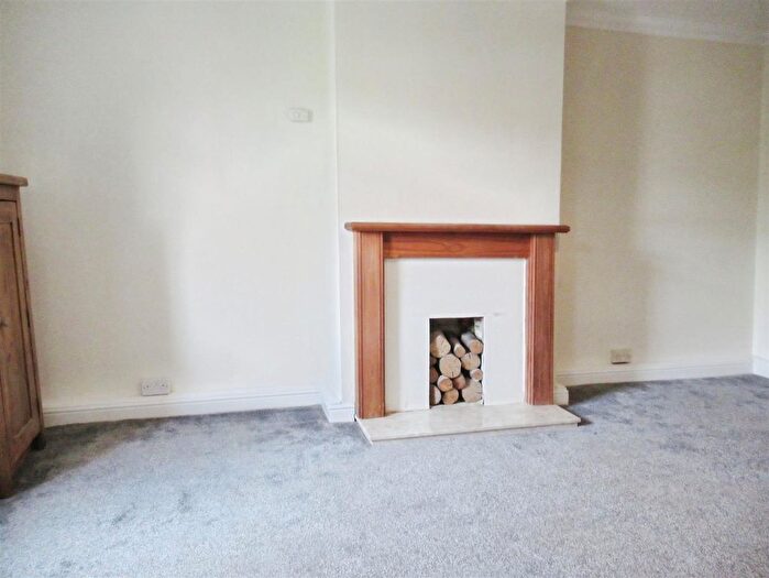 2 Bedroom Flat To Rent In Claremont Street, Oulton, Leeds, LS26