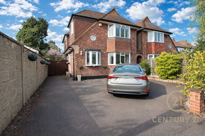 5 Bedroom Semi-Detached House To Rent In Welbeck Close New Malden, KT3