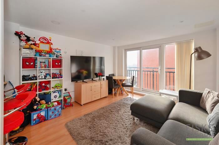 1 Bedroom Apartment For Sale In Westferry Road, London, E14